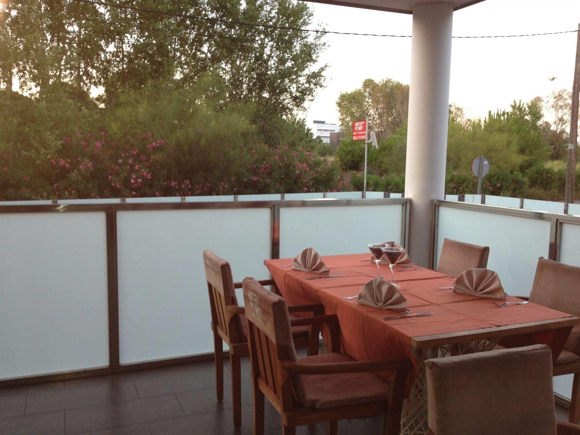 Hotel 170 Castelldefels Restoran gambar